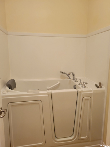 walk-in tub in 2nd bathroom