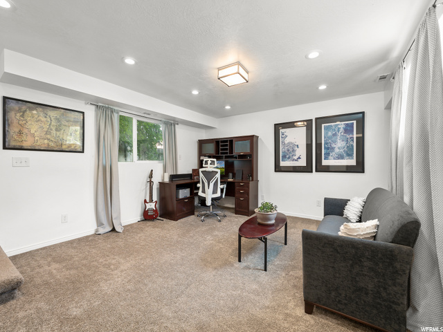Bedroom/Family Room/Office