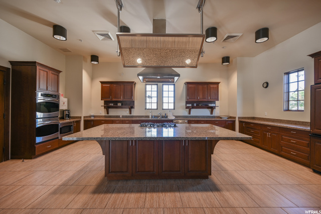 Garden Park clubhouse kitchen 2nd view