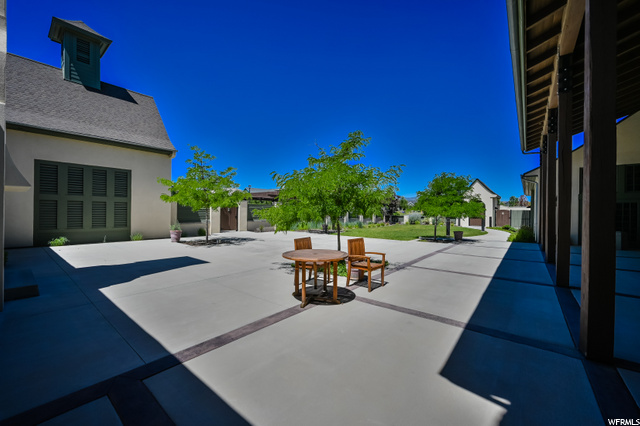 Garden Park cluhouse outdoor reception area