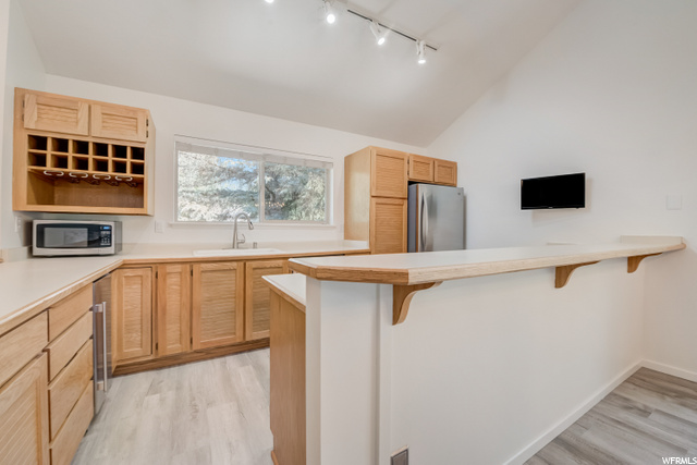 Great kitchen with plenty of storage