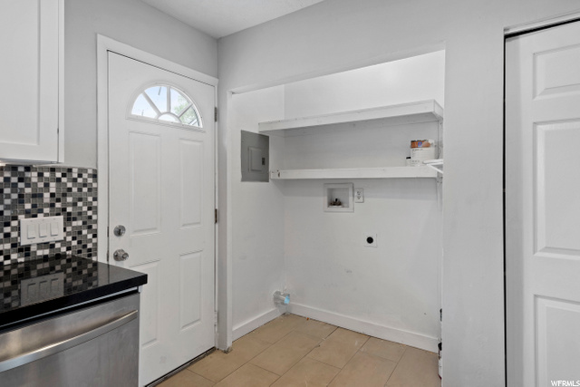 laundry w shelving