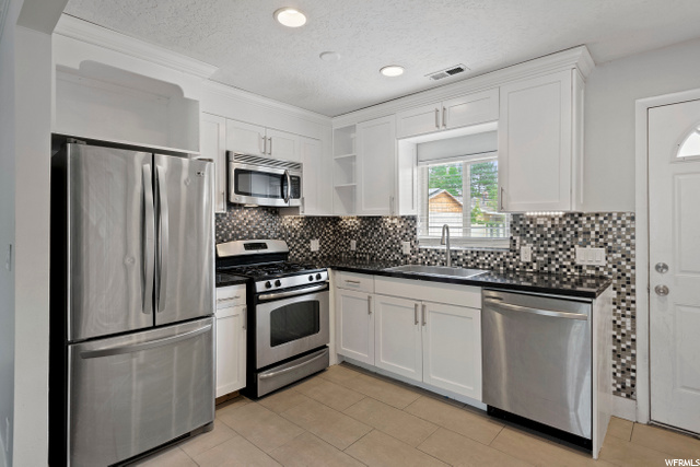 All Stainless Appliances Stay