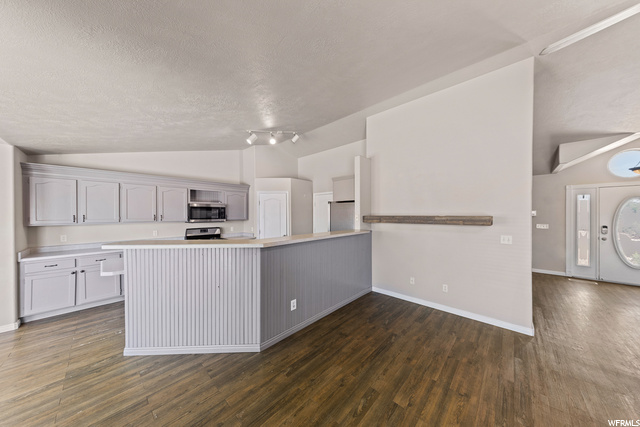 Family Room, Kitchen, LVRM Entry