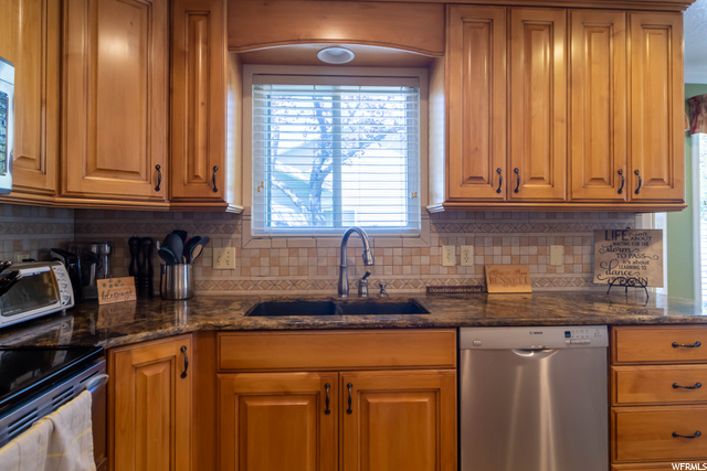 Kitchen & Family Room (main floor)