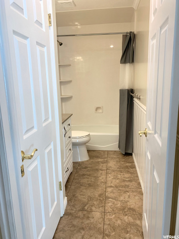 Full Bathroom off Family Room (main floor)