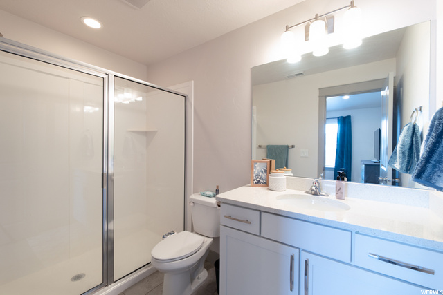 Private Bath with Quartz Counters