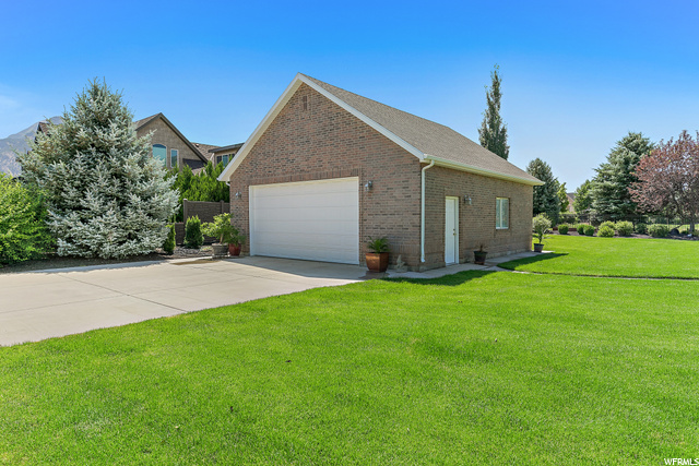 Detached Garage