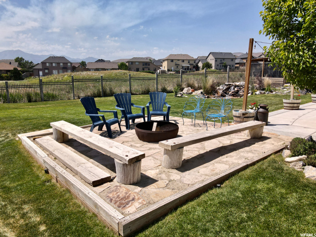 entertainment yard with firepit