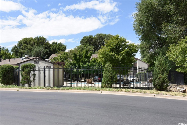 HOA provides pool