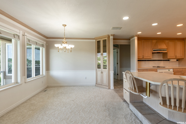 Kitchen Bar/Semi Dining area
