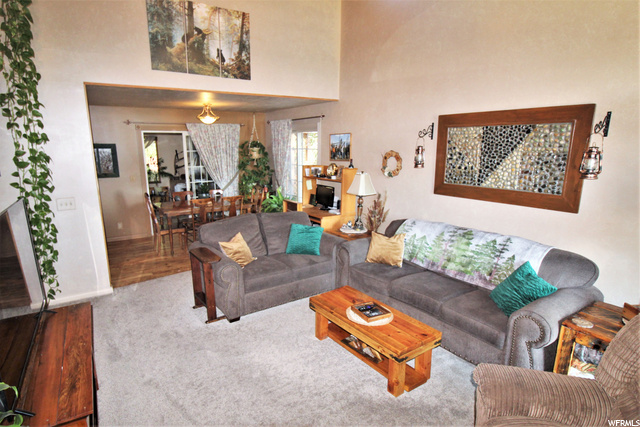 FRONT ROOM - OTHER VIEW