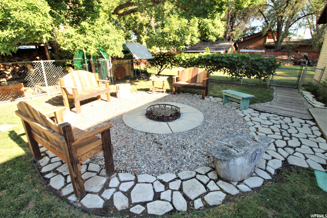 BACK-YARD / FIREPIT