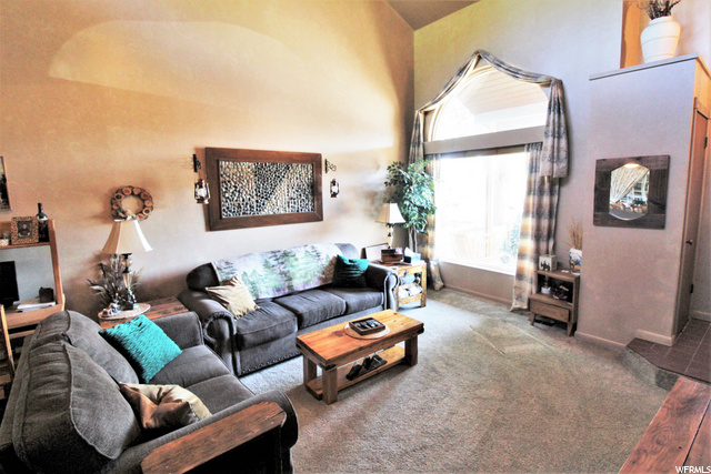 FRONT ROOM - OTHER VIEW
