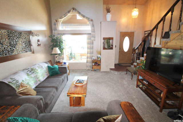 FRONT ROOM - OTHER VIEW