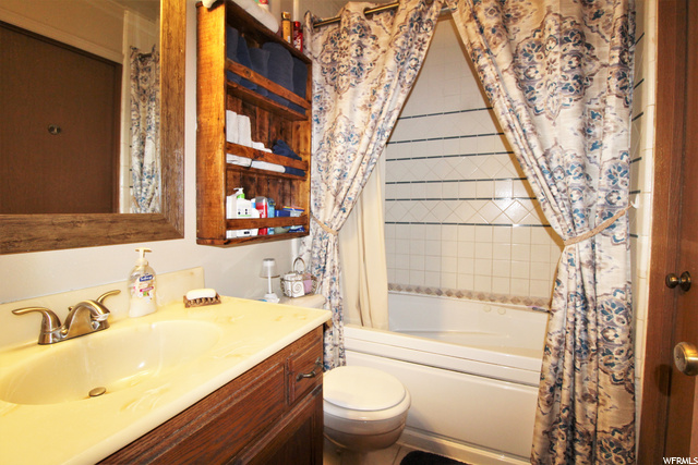 MAIN FLOOR BATHROOM