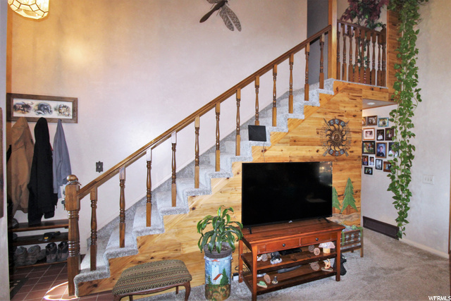 FRONT ROOM - OTHER VIEW