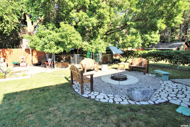 BACK-YARD / FIREPIT
