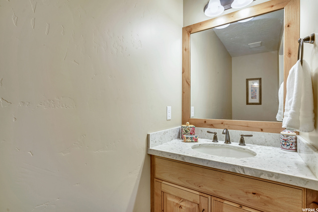 Main -1/2 Bath