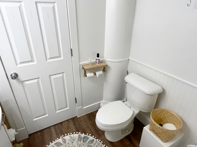 Bathroom | In Left Hallway