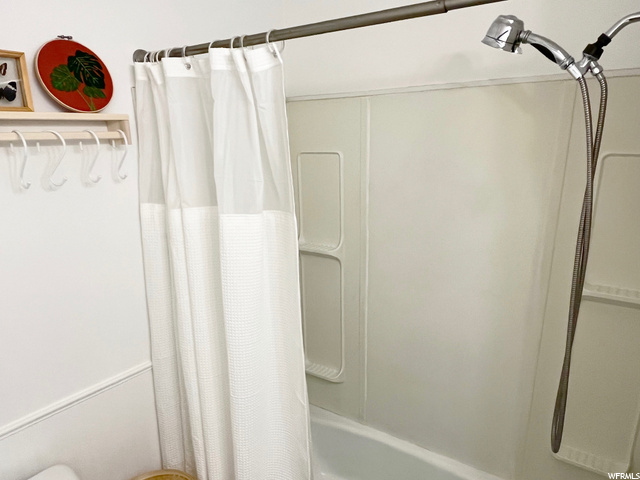 Bathroom | In Left Hallway