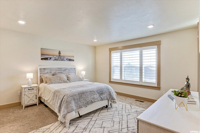 Master Bedroom w/ Walk-in Closet