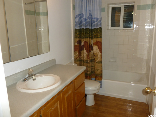 Full bath in apartment