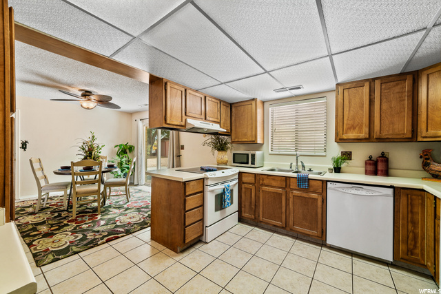 12-Reverse Pic Toward Dining