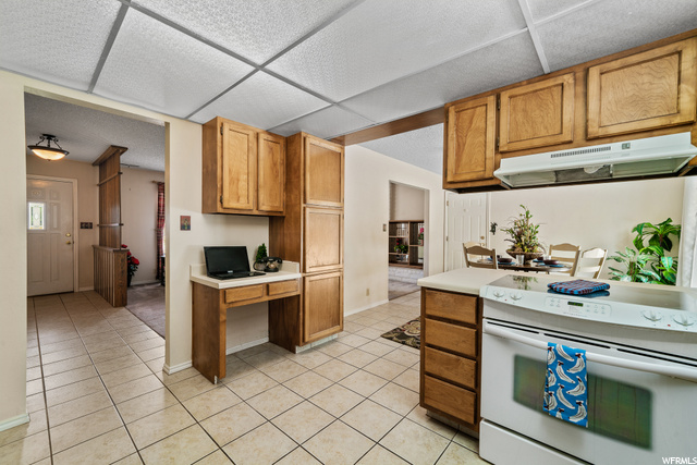 13-Desk Spot In Kitchen
