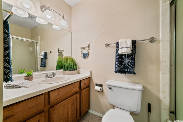 22-Hallway Bathroom