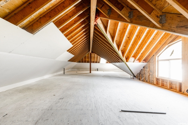 unfinished 2nd floor garage