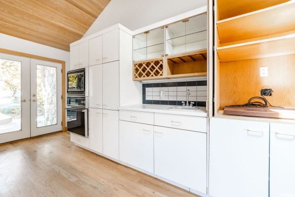 kitchen and wet bar