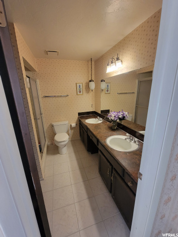 Bathroom 1 (Master)