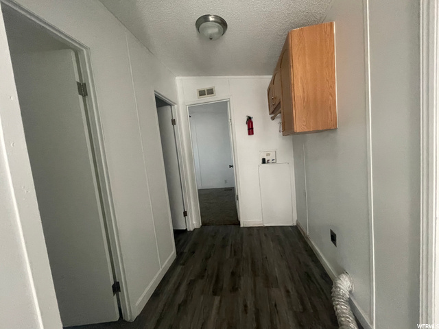 hall / laundry hookups