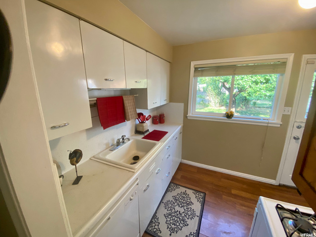 Kitchen side view