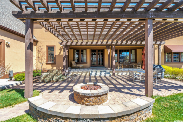 Fire Pit and Pergala