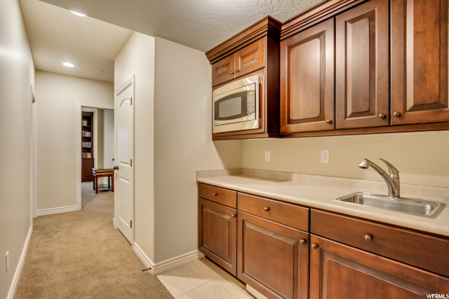 Basement Wetbar - Kitchenette