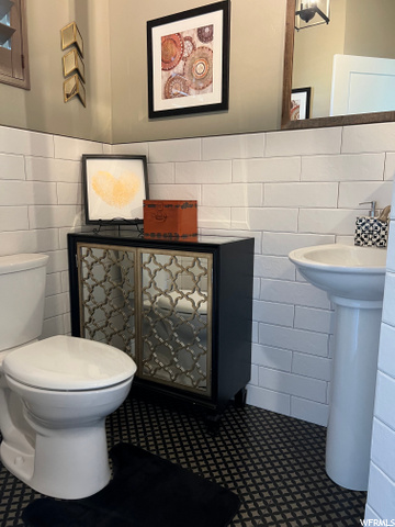 1/2 Bath main