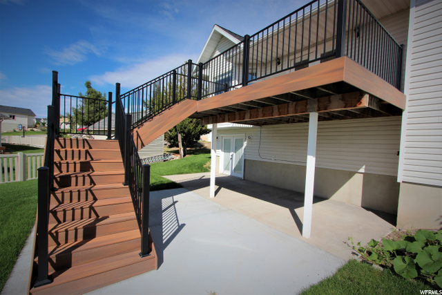 brand new deck and railing