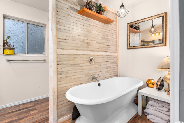 Tub in Master Bath