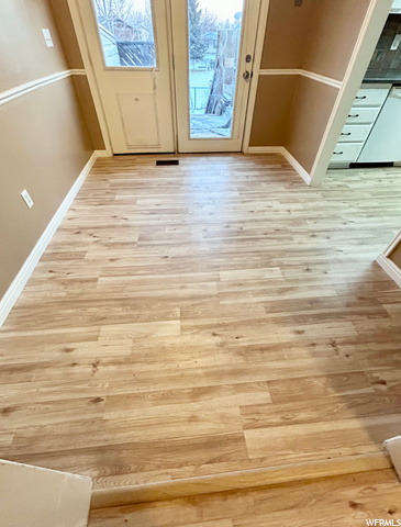 Dining Room **NEW FLOORING & PAINT**