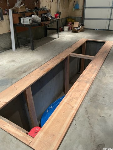 Oil Pit in 3rd Car Bay