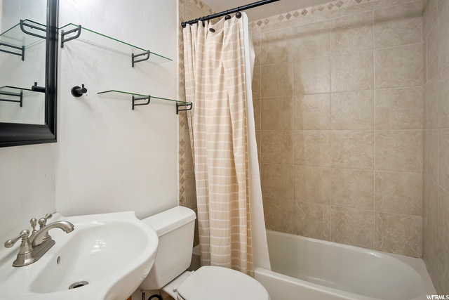 Downstairs full bathroom