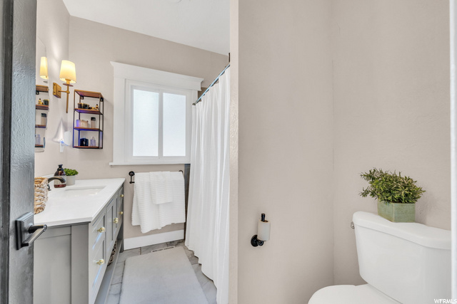Main Floor Full Bath