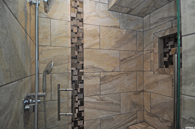 Master shower (main)