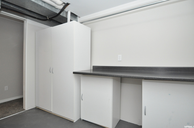 Laundry room (basement)