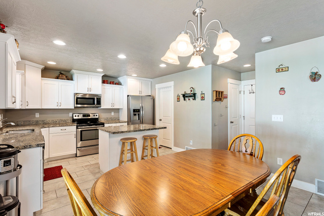 Dining & Kitchen