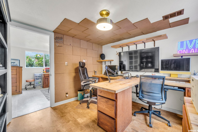 Podcast Room/5th Bedroom