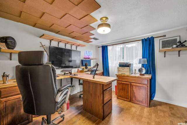 Podcast Room/5th Bedroom