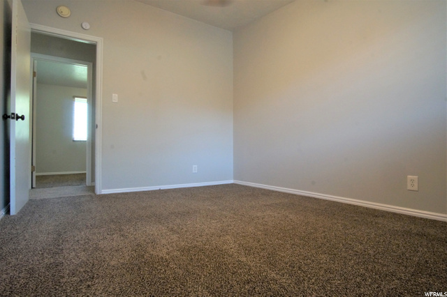Master Bedroom (2of3)